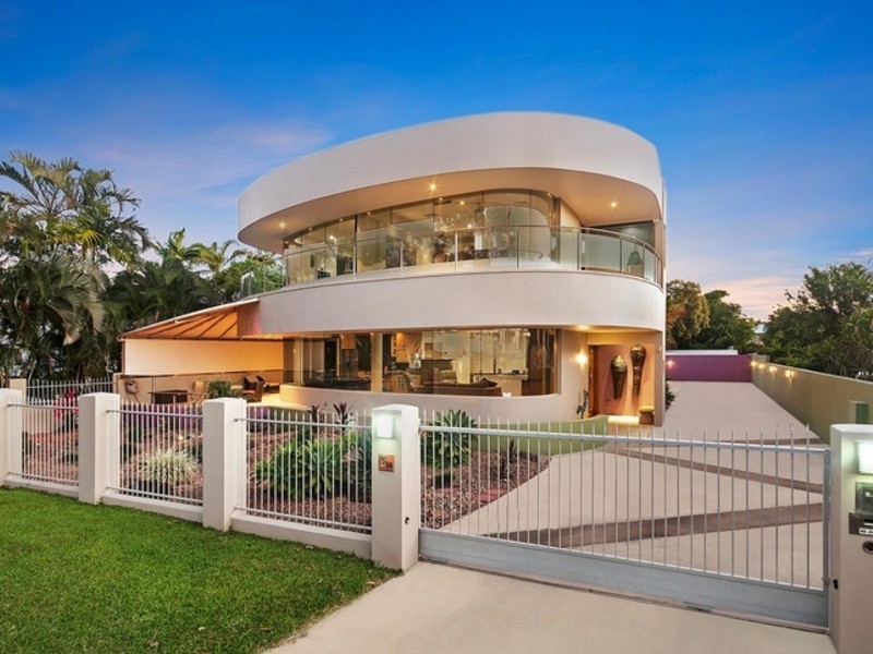 36 Palm Street, Rowes Bay QLD 4810