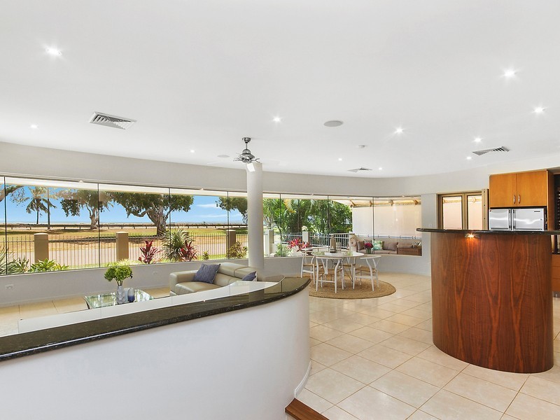 36 Palm Street, Rowes Bay QLD 4810