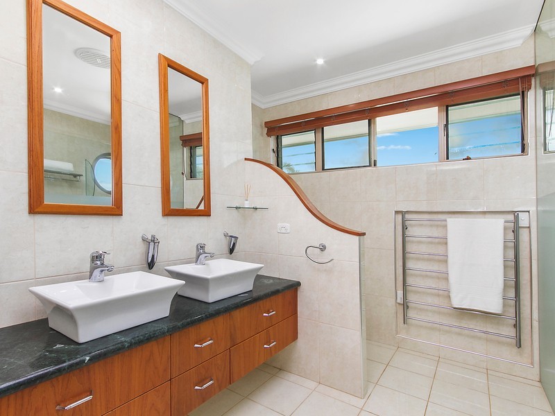 36 Palm Street, Rowes Bay QLD 4810