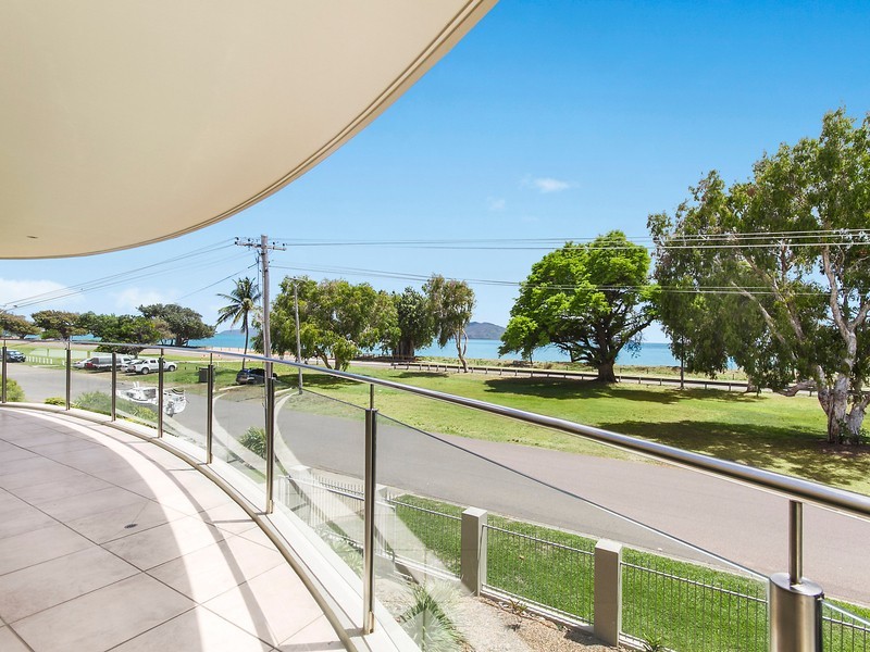 36 Palm Street, Rowes Bay QLD 4810