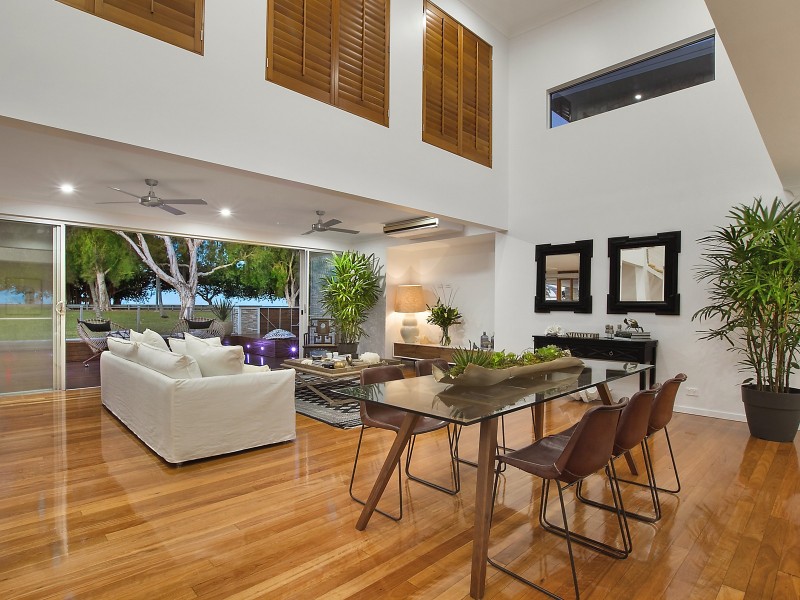 32 Palm Street, Rowes Bay QLD 4810