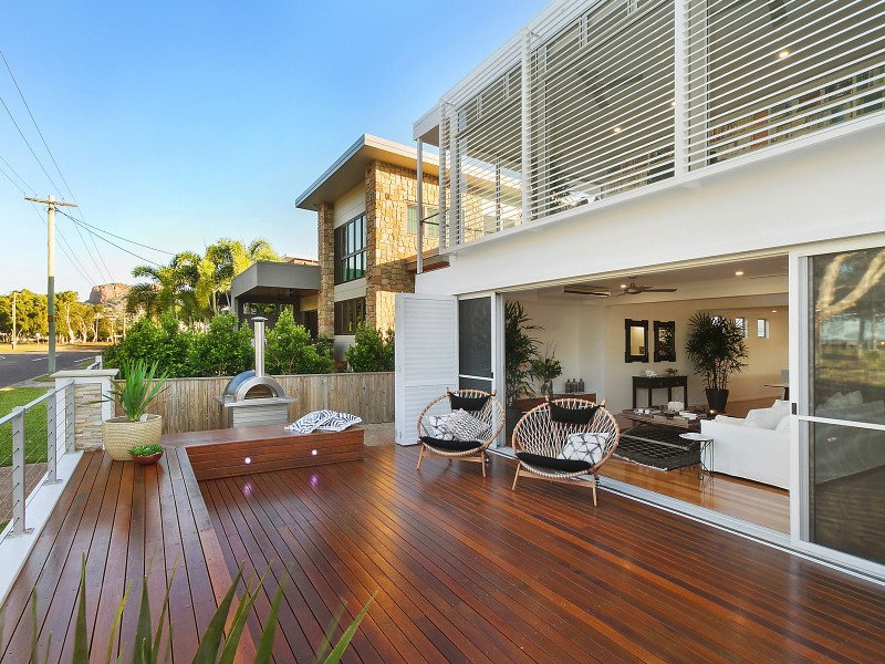 32 Palm Street, Rowes Bay QLD 4810