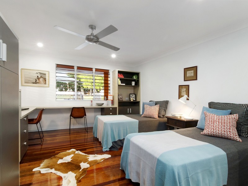 32 Palm Street, Rowes Bay QLD 4810