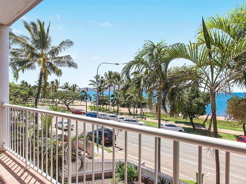 2/107 The Strand, North Ward QLD 4810