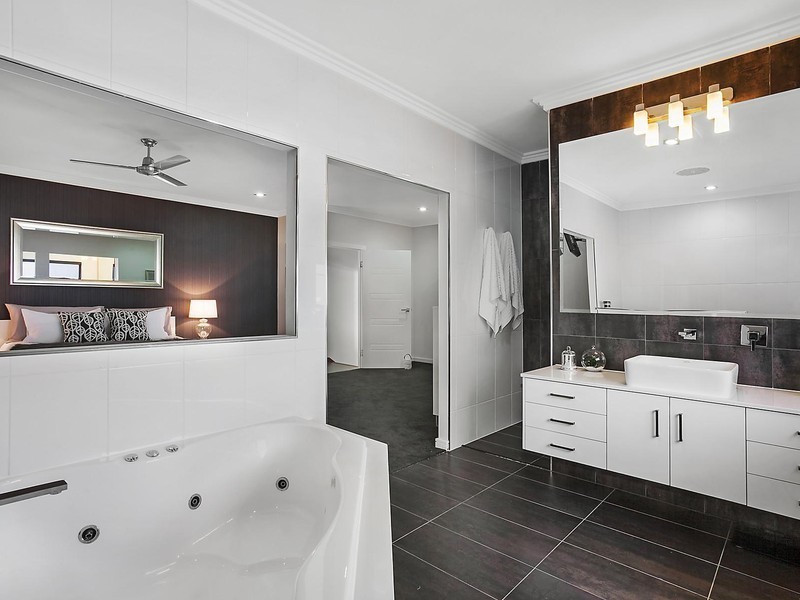 64 St Albans Road, Mount Louisa QLD 4814