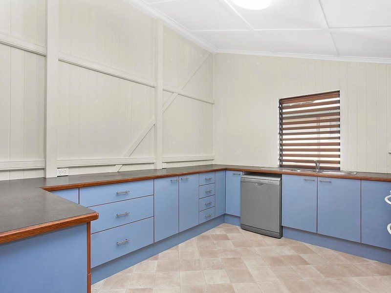 8 Railway Avenue, Railway Estate QLD 4810