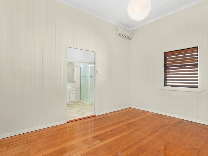 8 Railway Avenue, Railway Estate QLD 4810