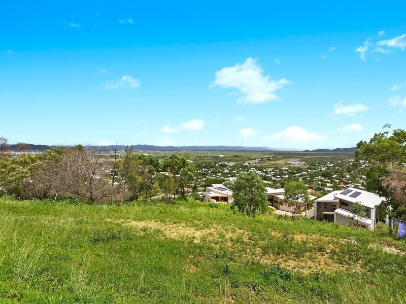 10 The Point, Castle Hill QLD 4810