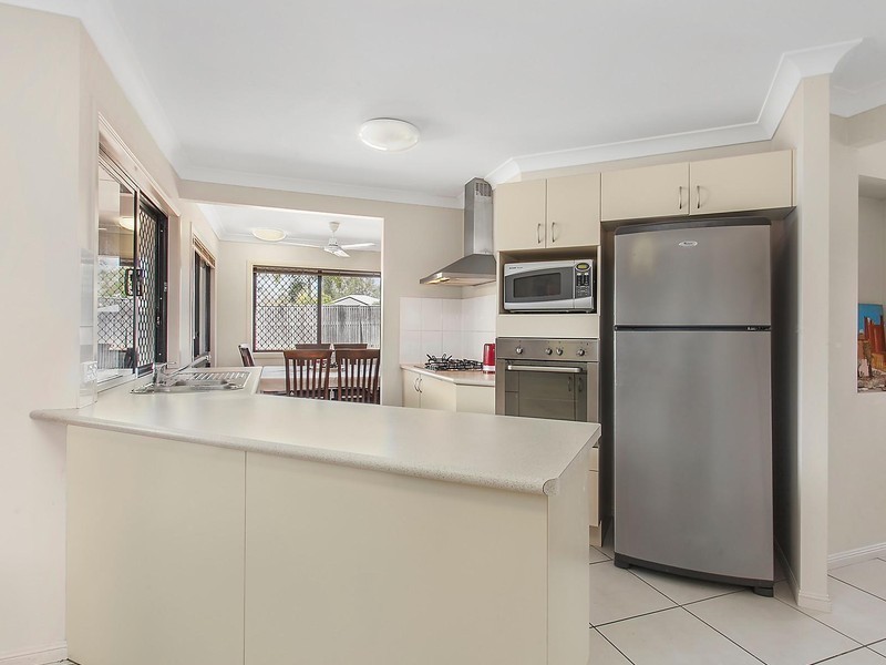 1 Nina Pocket, Bushland Beach QLD 4818