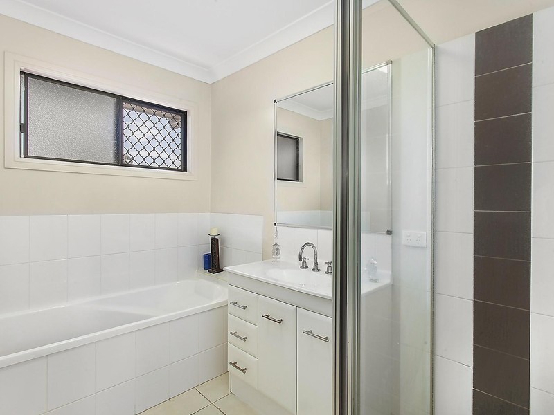 1 Nina Pocket, Bushland Beach QLD 4818