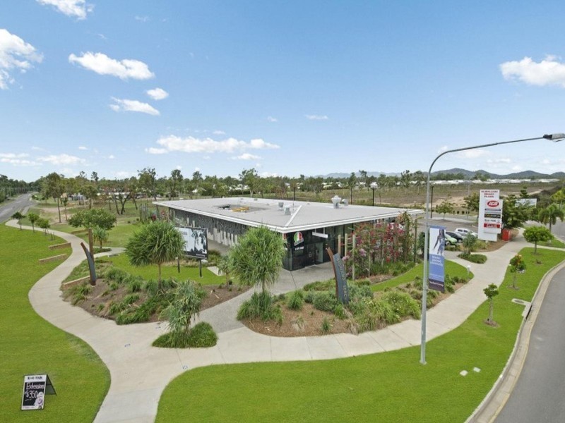 Bushland Beach QLD 4818