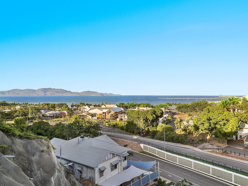 4 Oxley Street, North Ward QLD 4810