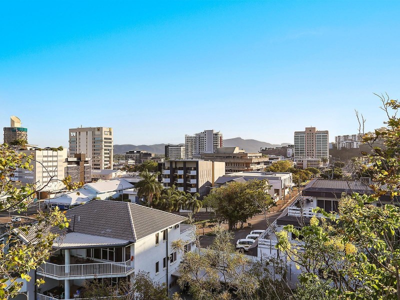 4 Oxley Street, North Ward QLD 4810