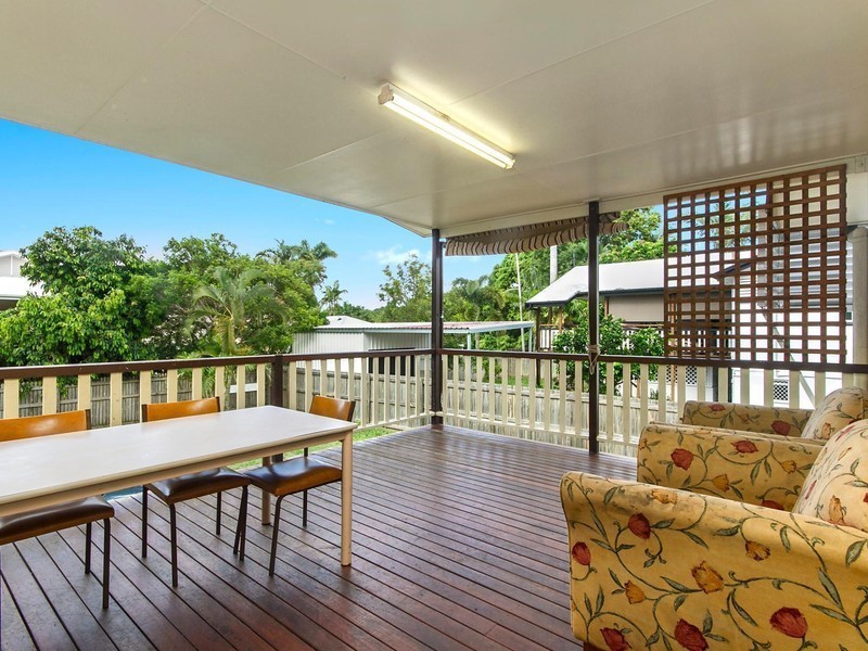 11 Bayswater Terrace, Hyde Park QLD 4812