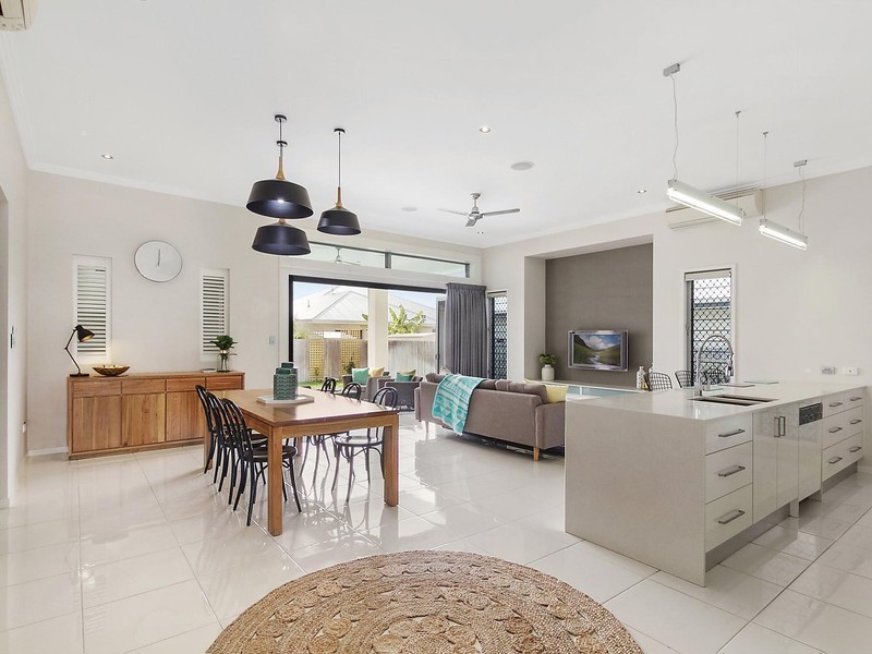 15 Broadwater Terrace, Idalia QLD 4811