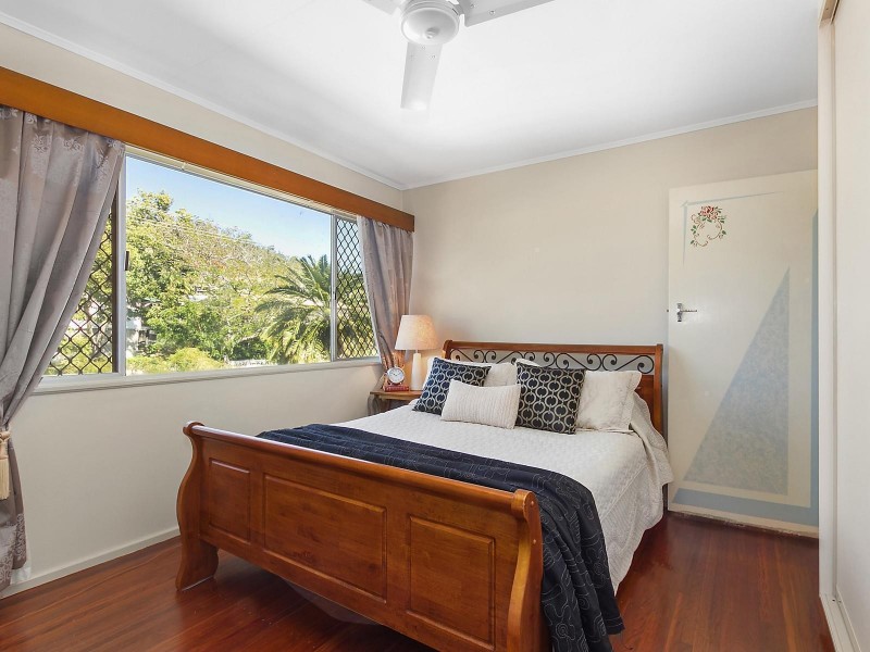 25 Payne Street, Mount Louisa QLD 4814