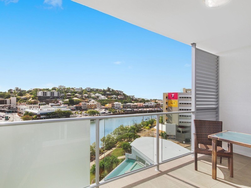802/2 Dibbs Street, South Townsville QLD 4810