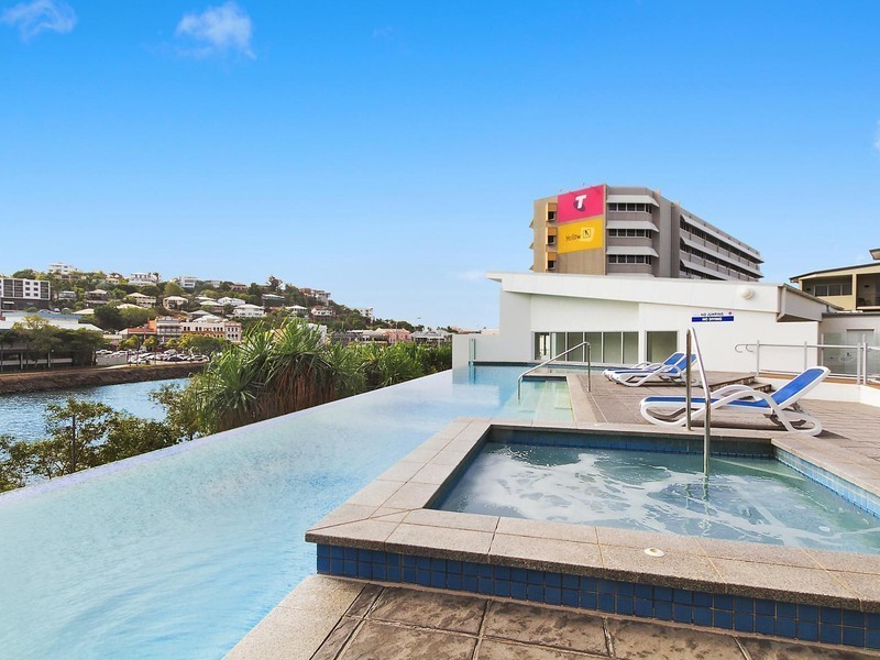 802/2 Dibbs Street, South Townsville QLD 4810