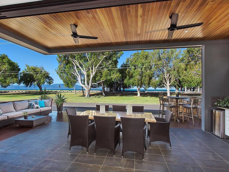 30 Palm Street, Rowes Bay QLD 4810