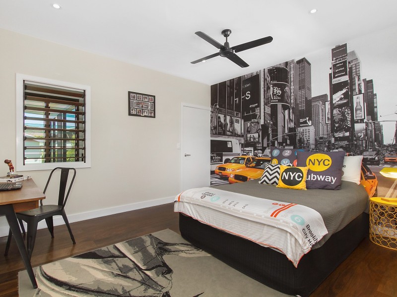 30 Palm Street, Rowes Bay QLD 4810