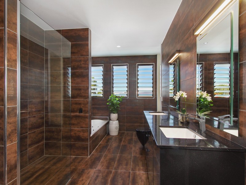 30 Palm Street, Rowes Bay QLD 4810