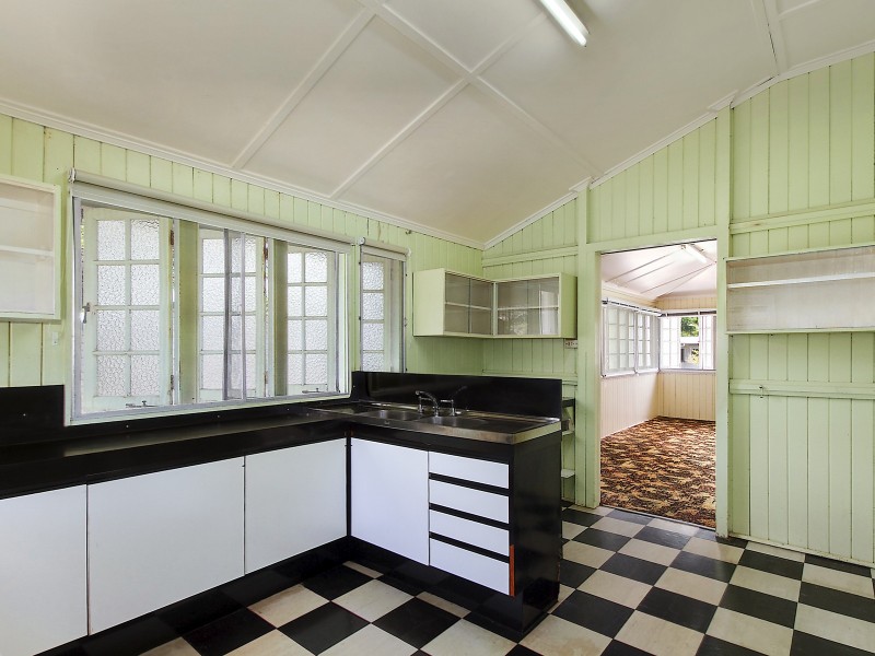 37 Carr Street, Hermit Park QLD 4812