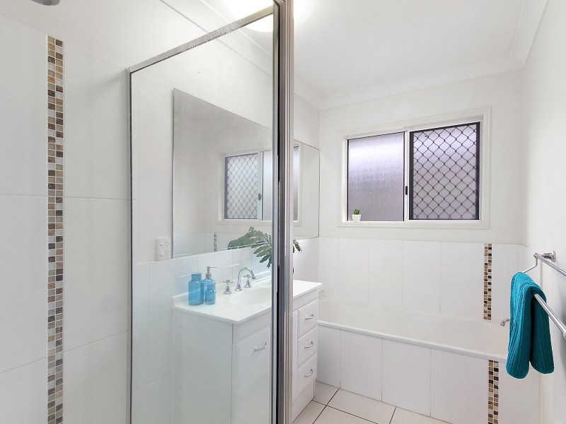 19 Kroymans Drive, Mount Louisa QLD 4814