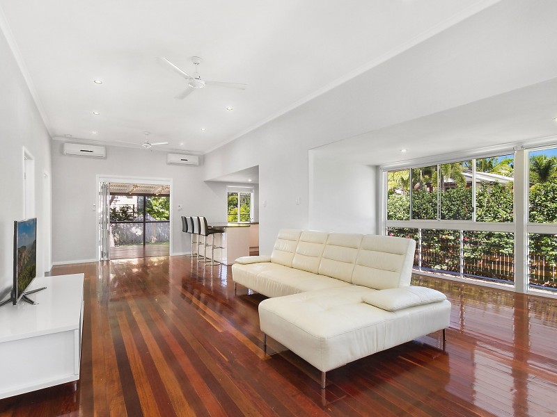 6 Halloran Street, Hermit Park QLD 4812