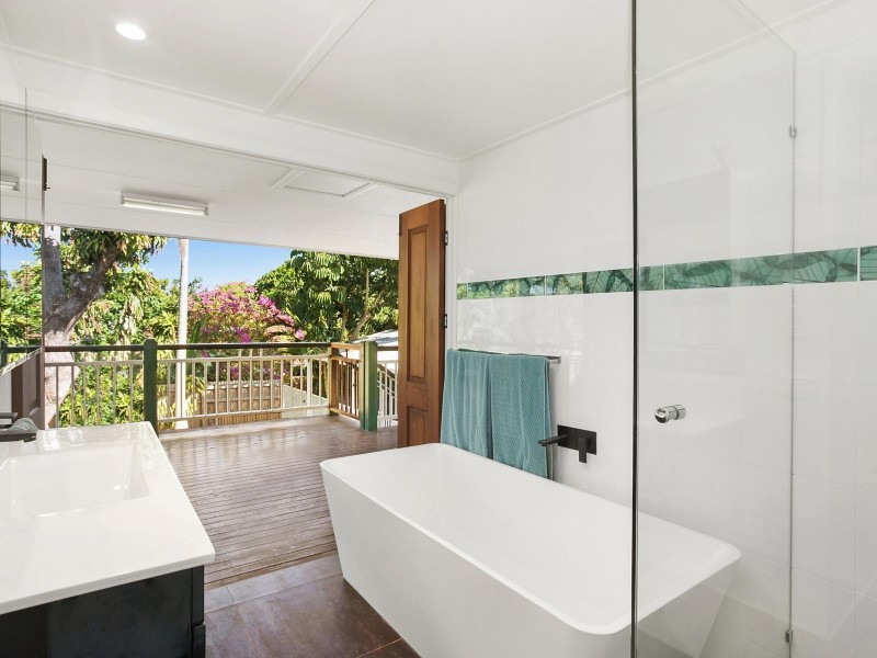 6 Garrick Street, West End QLD 4810