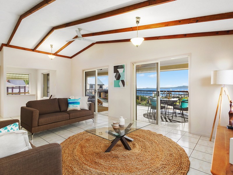 10 Stirling Drive, Castle Hill QLD 4810