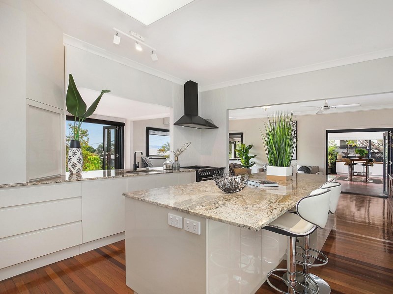 27 Queen Street, North Ward QLD 4810