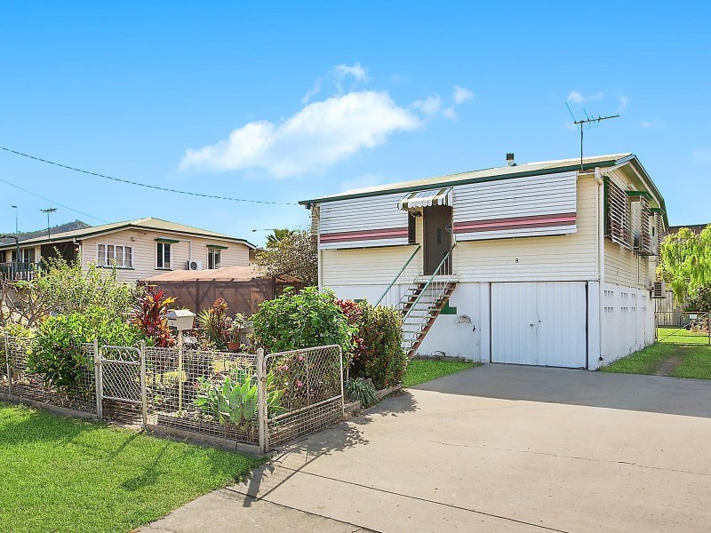 8 Kitchener Road, Pimlico QLD 4812