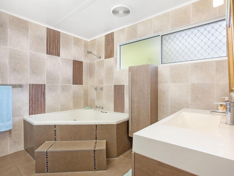 60 Bergin Road, Cranbrook QLD 4814