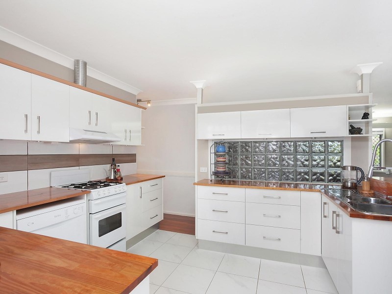 4 Cripps Street, Pallarenda QLD 4810