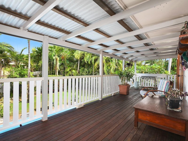 4 Cripps Street, Pallarenda QLD 4810