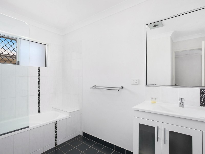 50 Kroymans Drive, Mount Louisa QLD 4814