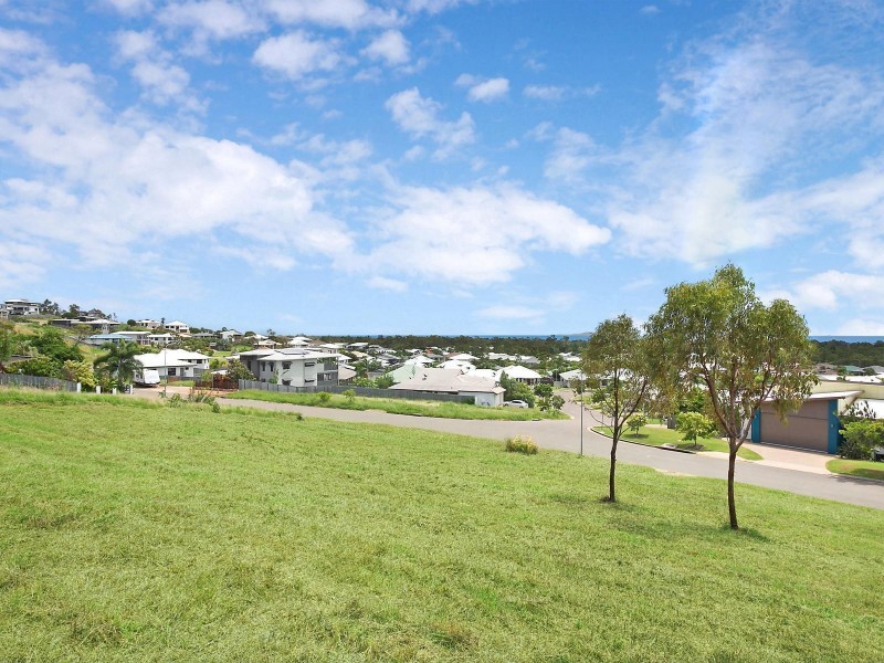 43 Shutehaven Circuit, Bushland Beach QLD 4818