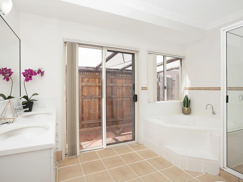 1 Admiralty Close, Idalia QLD 4811