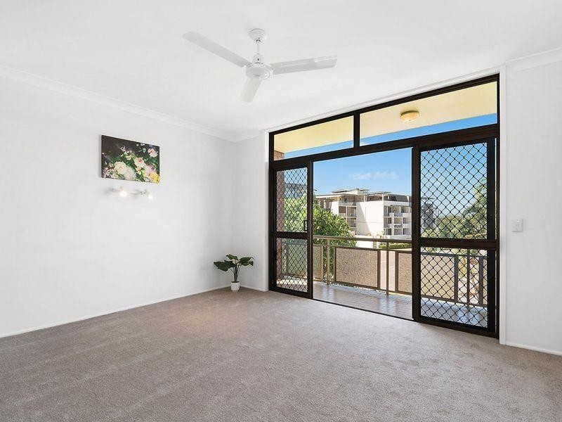 2/14 Rowland Street, North Ward QLD 4810