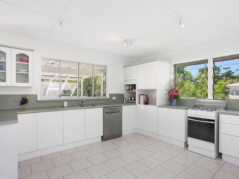 25 Sallows Street, Pallarenda QLD 4810