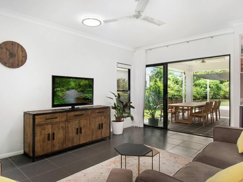 367 Garland Road, Bushland Beach QLD 4818