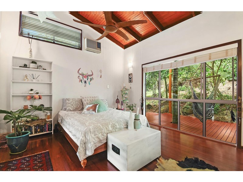10 Mount Clifton Court, Alligator Creek QLD 4816