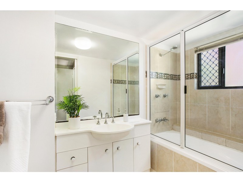 2/2 New England Court, Douglas QLD 4814