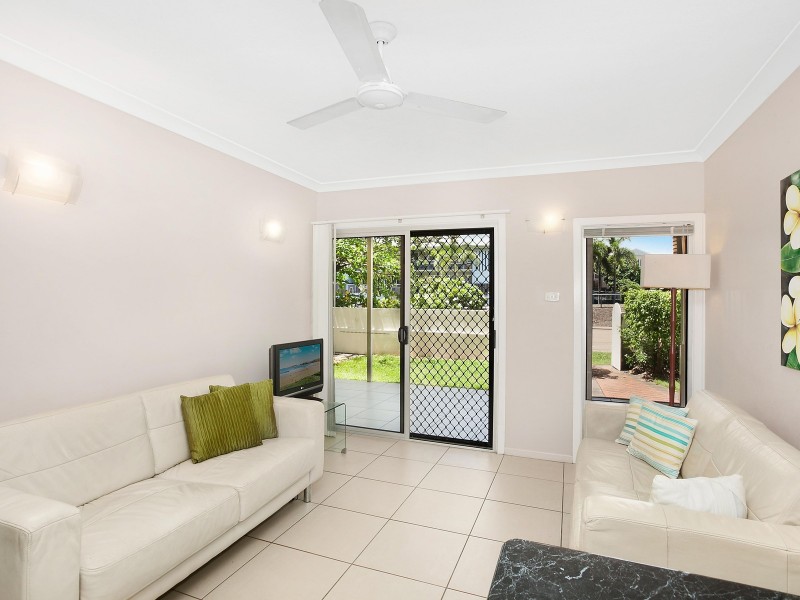 1/2 McKinley Street, North Ward QLD 4810