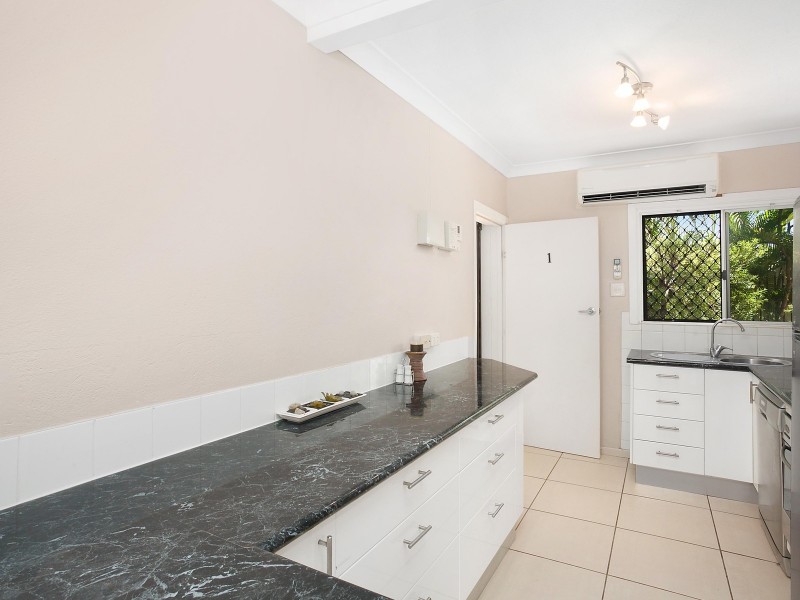 1/2 McKinley Street, North Ward QLD 4810