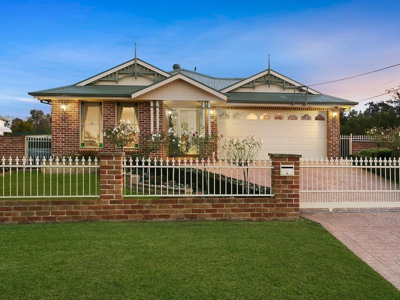 10 Emmett Street, Tahmoor NSW 2573