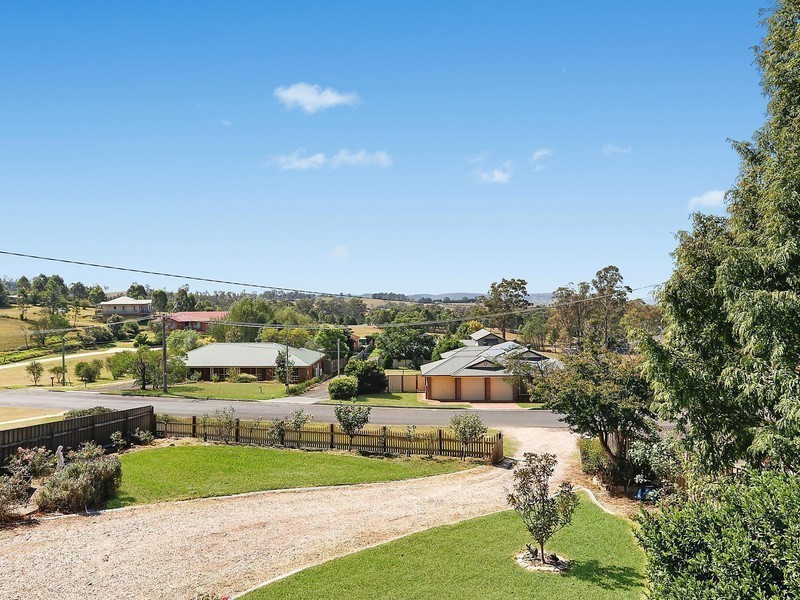 22 Myrtle Creek Avenue, Tahmoor NSW 2573