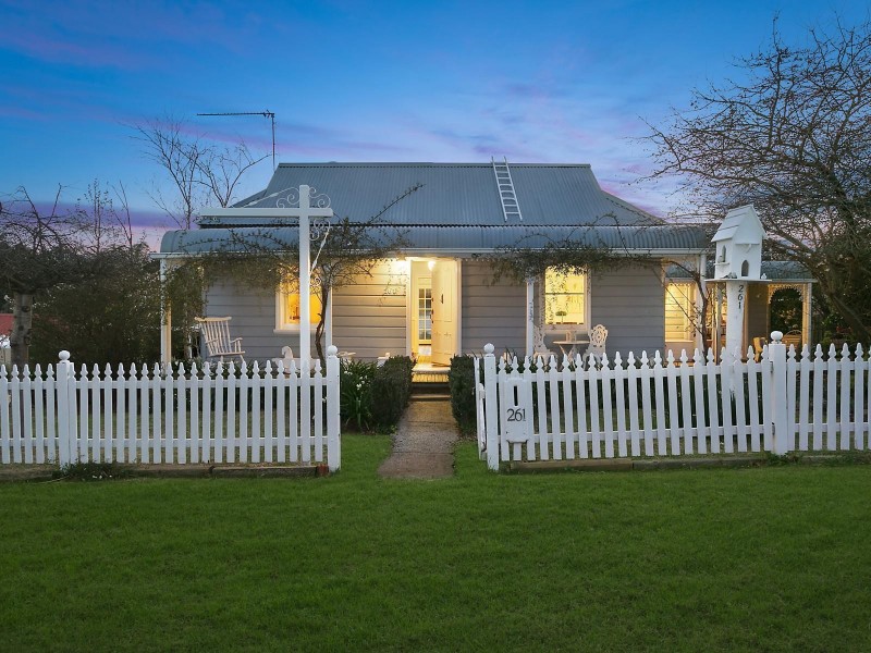 261 Menangle Street, Picton NSW 2571