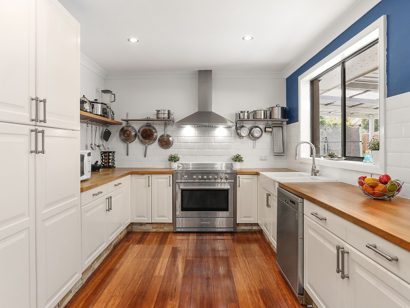 2 Barrie Place, Leumeah NSW 2560