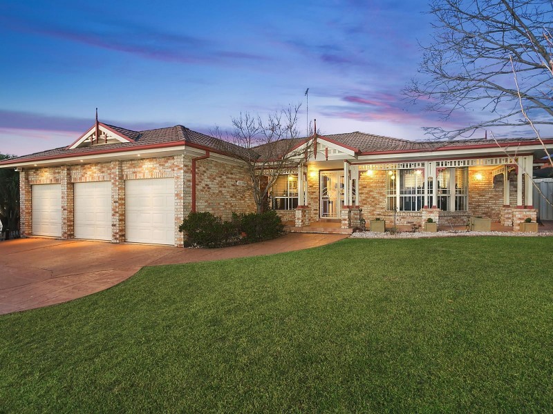 1 Cassinia Place, Mount Annan NSW 2567